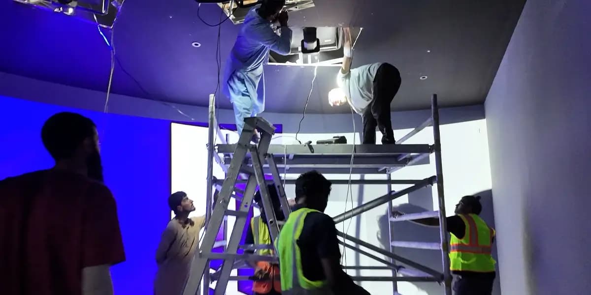 Live VR Mixed Reality Studio Broadcasts